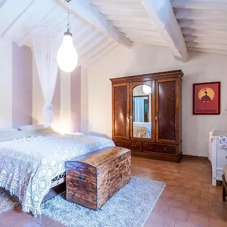 Casale Cuche 度假居 *