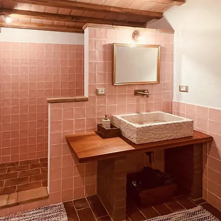 Casale Cuche 度假居 *